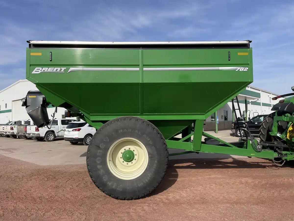 Gallery image 1 for Used 2015 Brent 782 Grain Cart