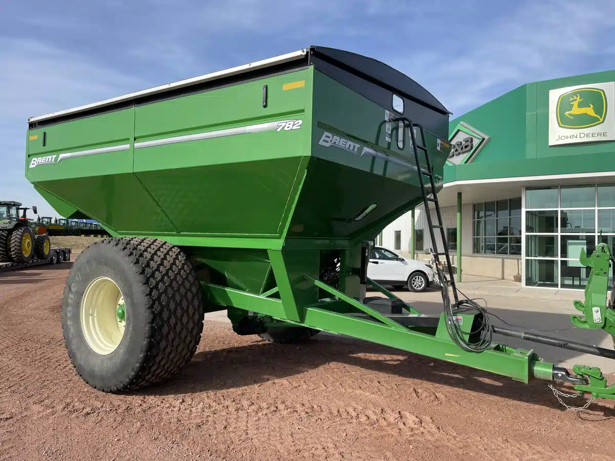 Gallery image 2 for Used 2015 Brent 782 Grain Cart