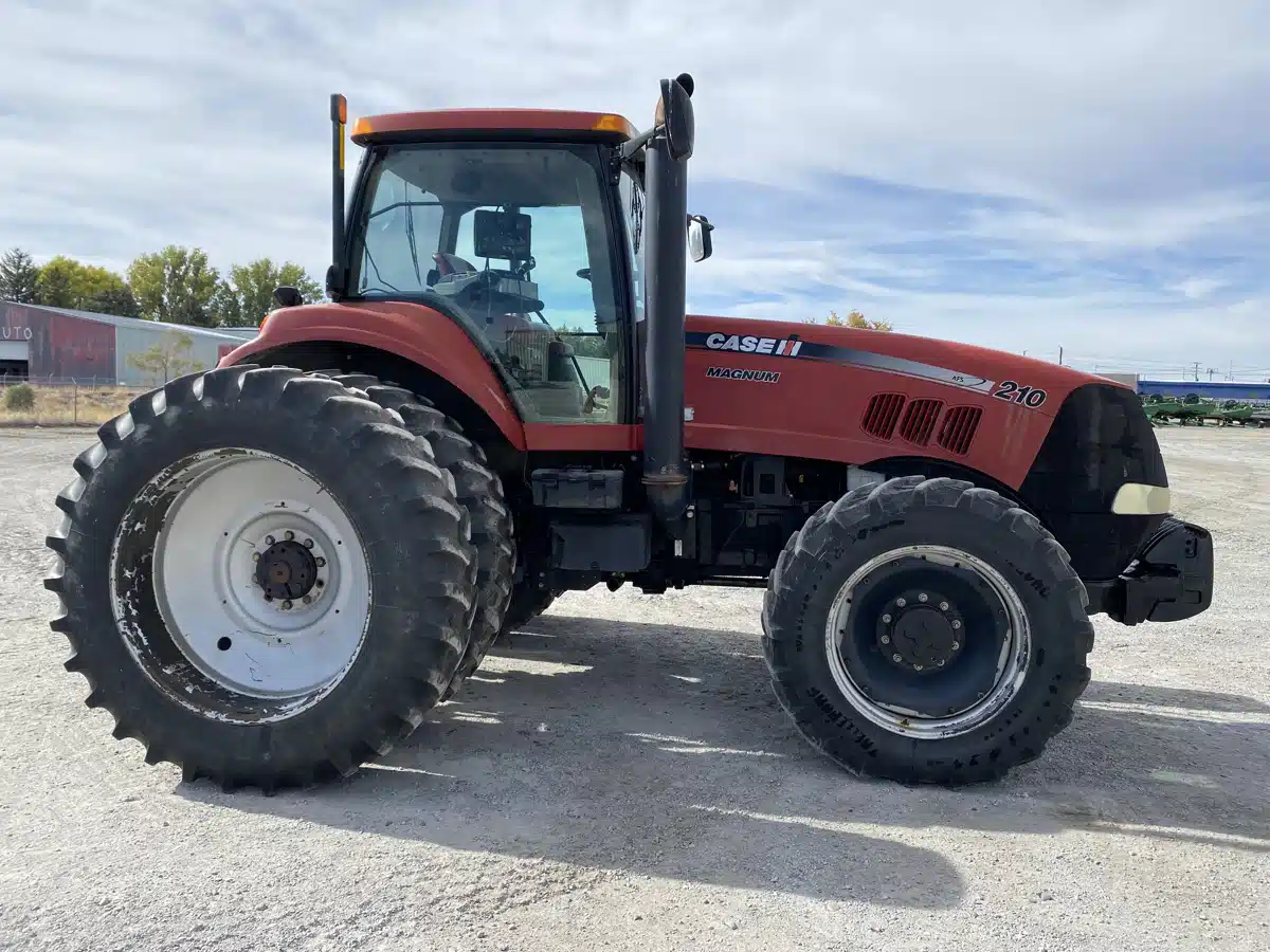 Gallery image 1 for Used 2011 Case IH MAGNUM 210 Tractor