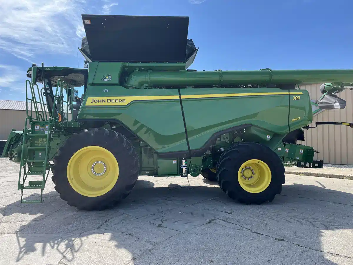 Gallery image 2 for Used 2022 John Deere X9 1000 Combine