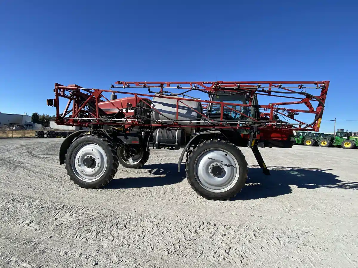 Gallery image 2 for Used 2011 Case IH PATRIOT 3330 Sprayer - Self Propelled