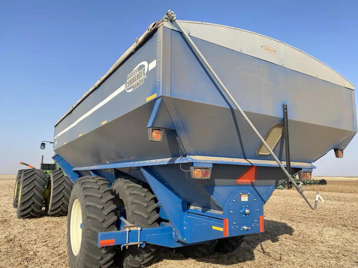 Gallery image 2 for Used 2004 Kinze 1050 Grain Cart