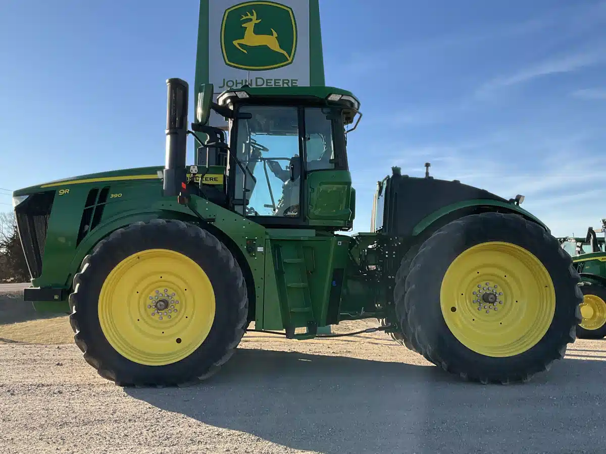 Gallery image 2 for Used 2022 John Deere 9R 390 Tractor