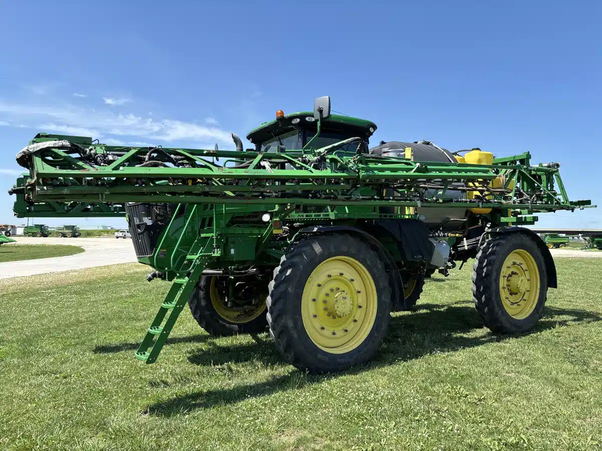Gallery image 2 for Used 2017 John Deere R4045 Sprayer - Self Propelled