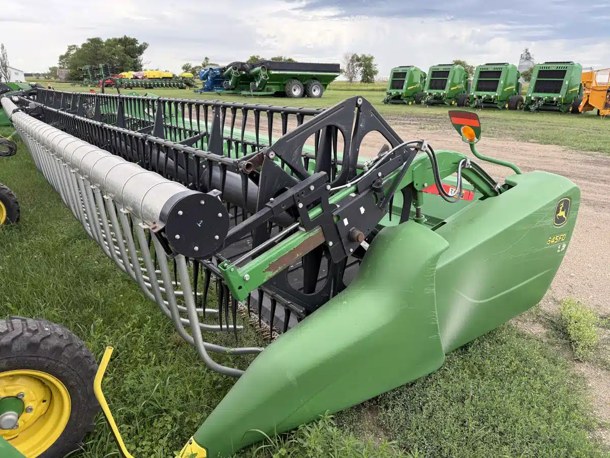 Gallery image 1 for Used 2015 John Deere 645FD Header - Draper