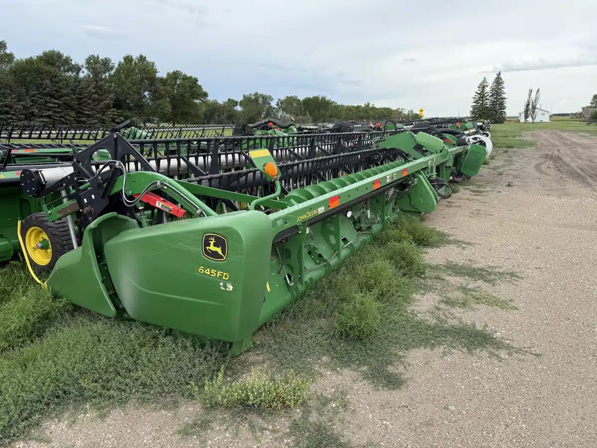 Gallery image 2 for Used 2015 John Deere 645FD Header - Draper