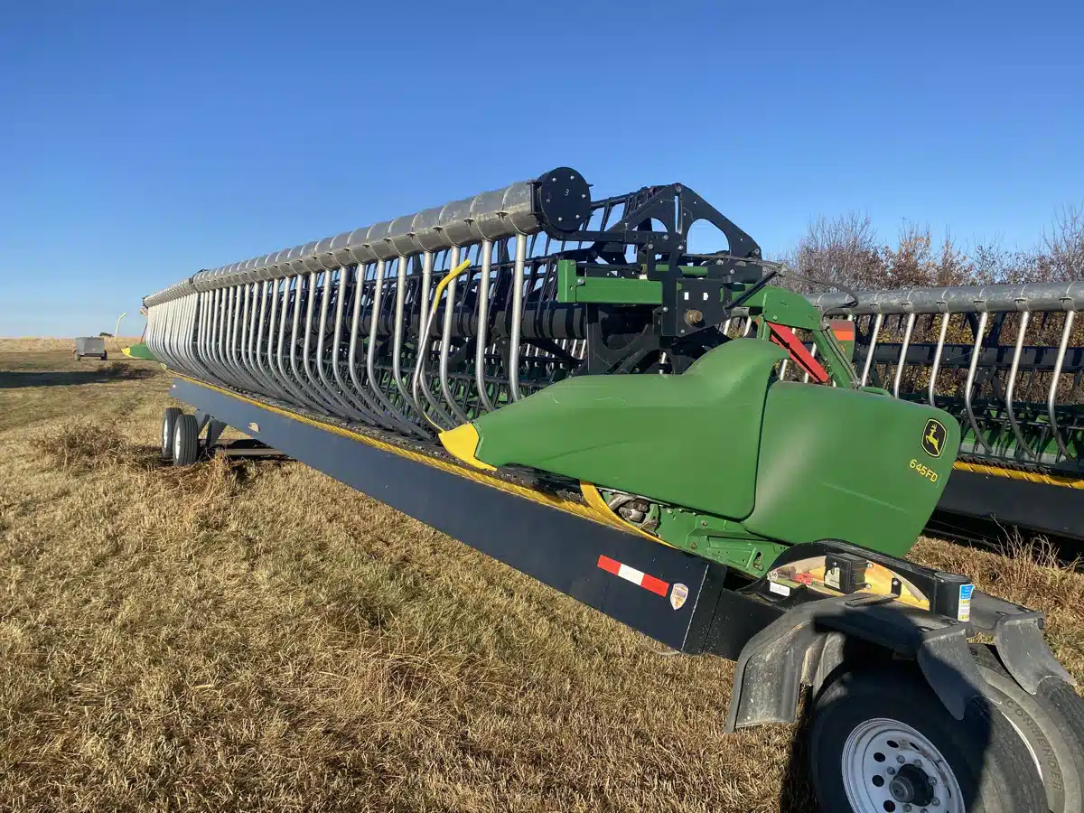 Gallery image 1 for Used 2015 John Deere 645FD Header - Draper
