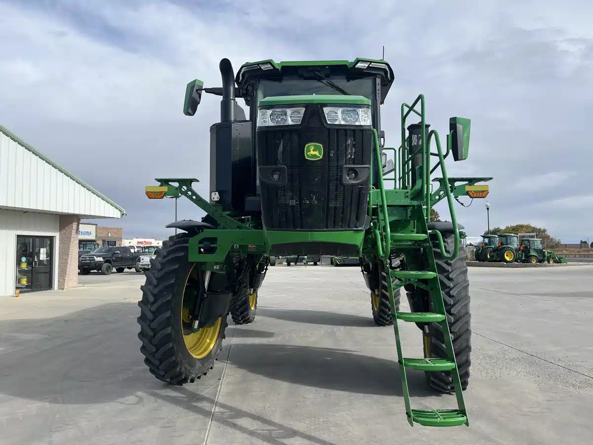 Gallery image 2 for Used 2024 John Deere 400R Anhydrous Applicator