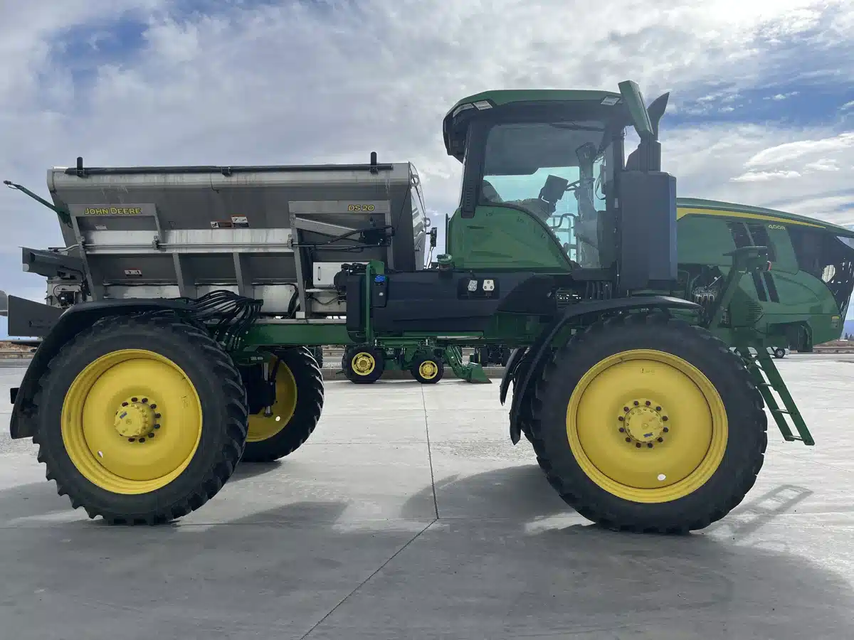 Gallery image 1 for Used 2024 John Deere 400R Anhydrous Applicator