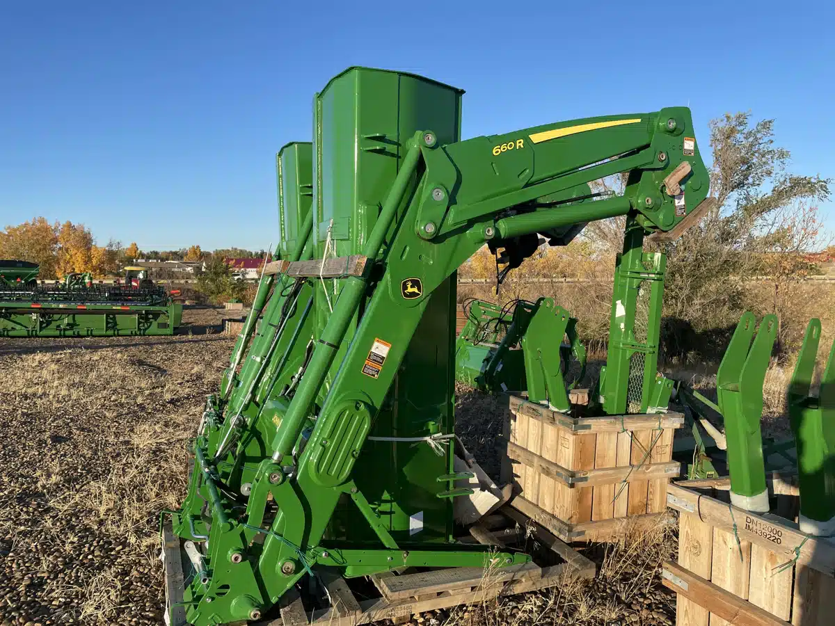 Gallery image 2 for Used 2023 John Deere 660R Tractor Loader