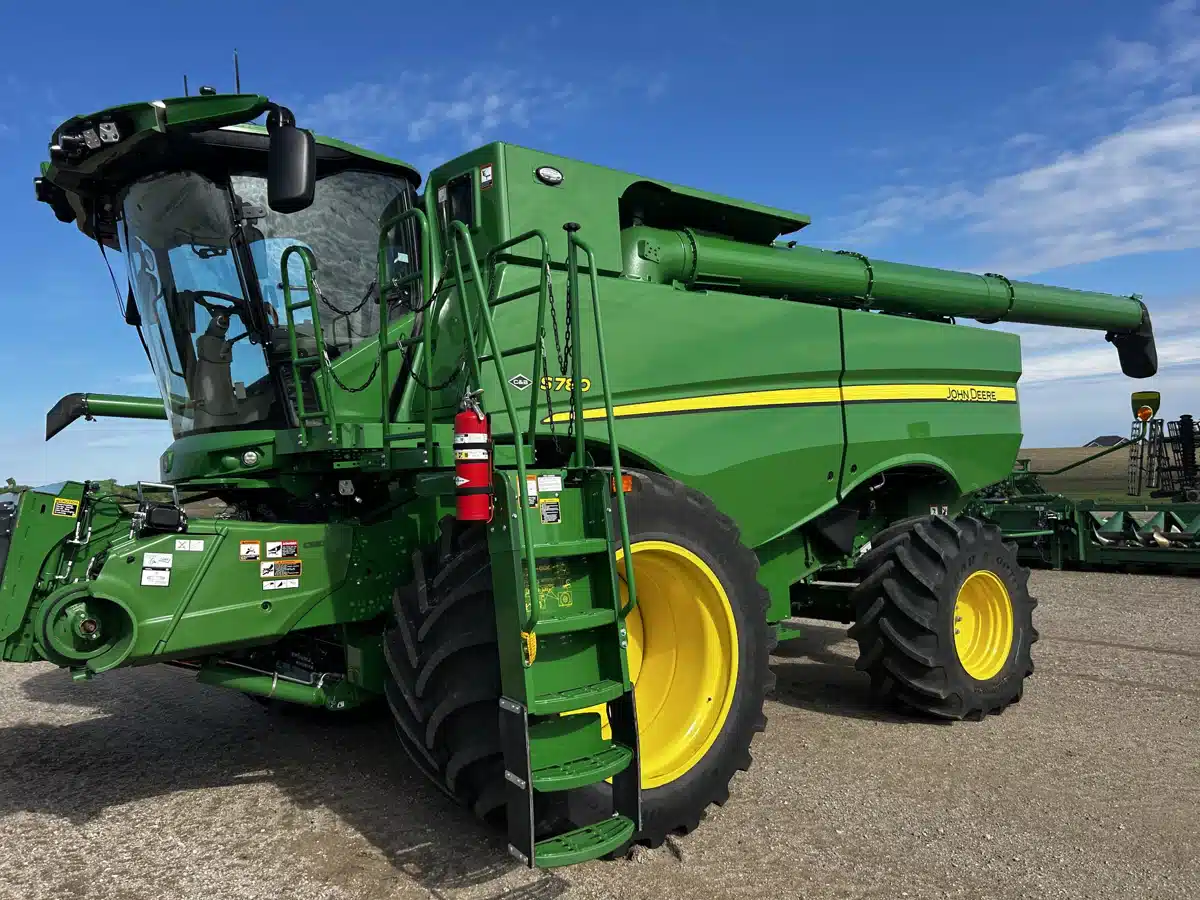 Gallery image 1 for Used 2024 John Deere S780 Combine