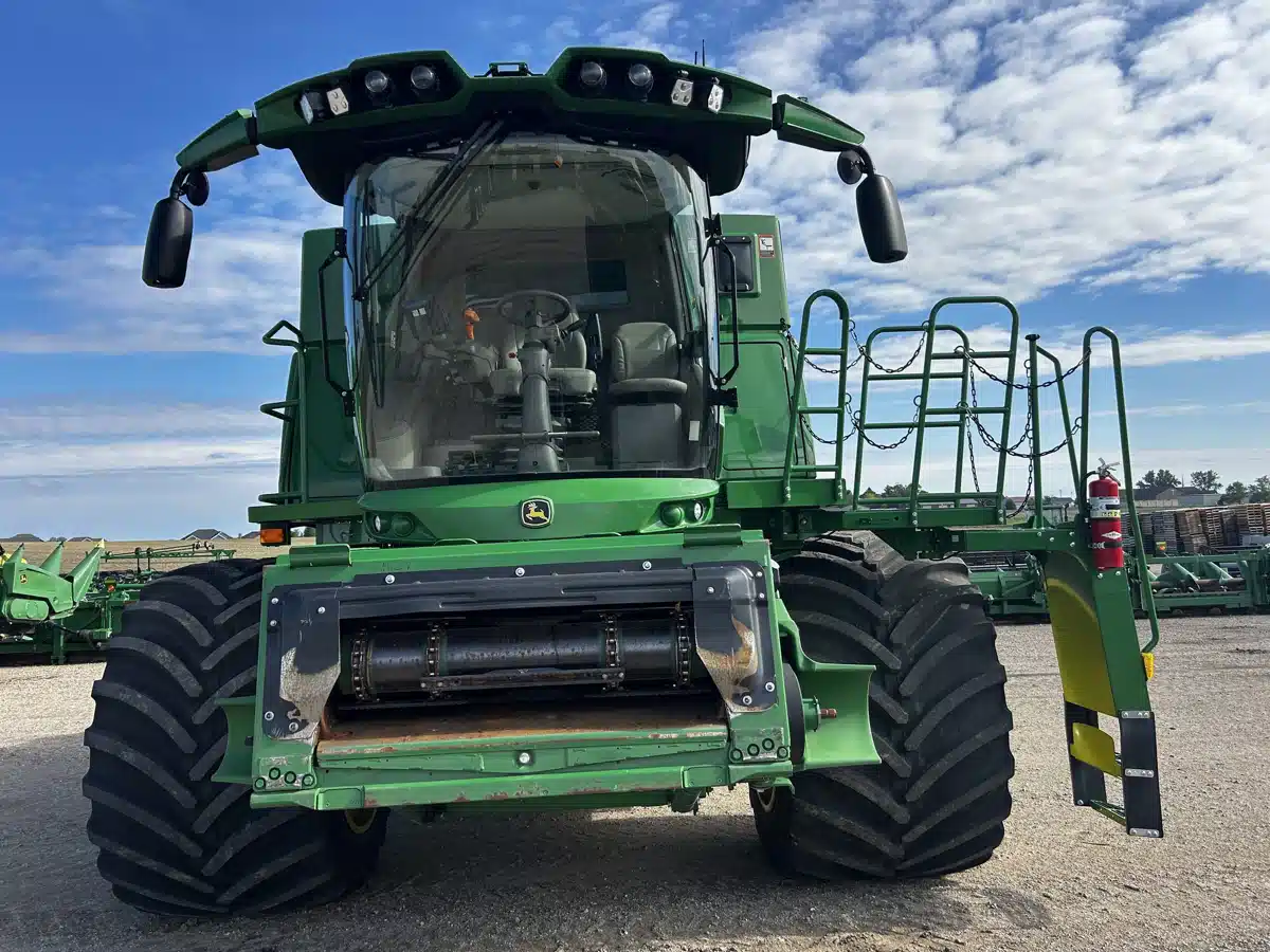 Gallery image 2 for Used 2024 John Deere S780 Combine