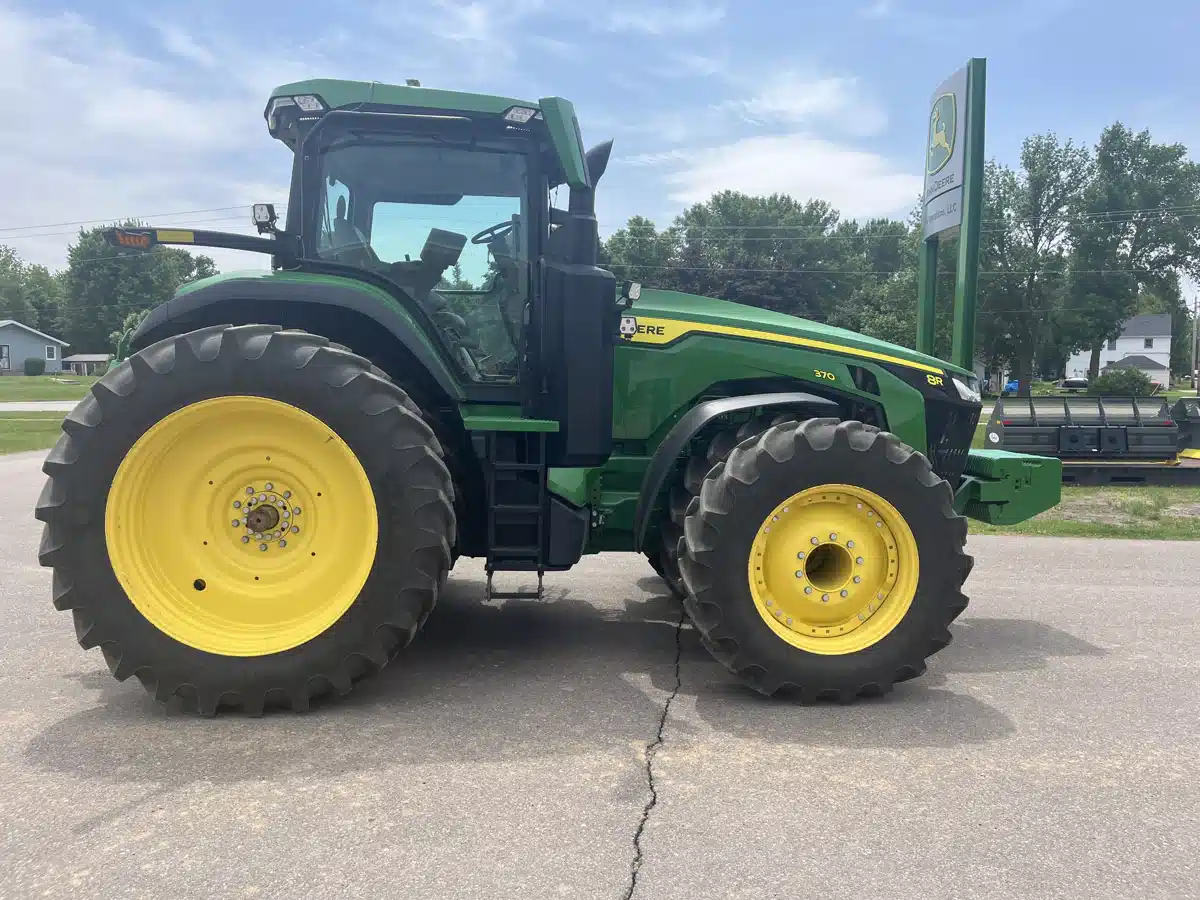 Gallery image 1 for Used 2020 John Deere 8R 370 Tractor