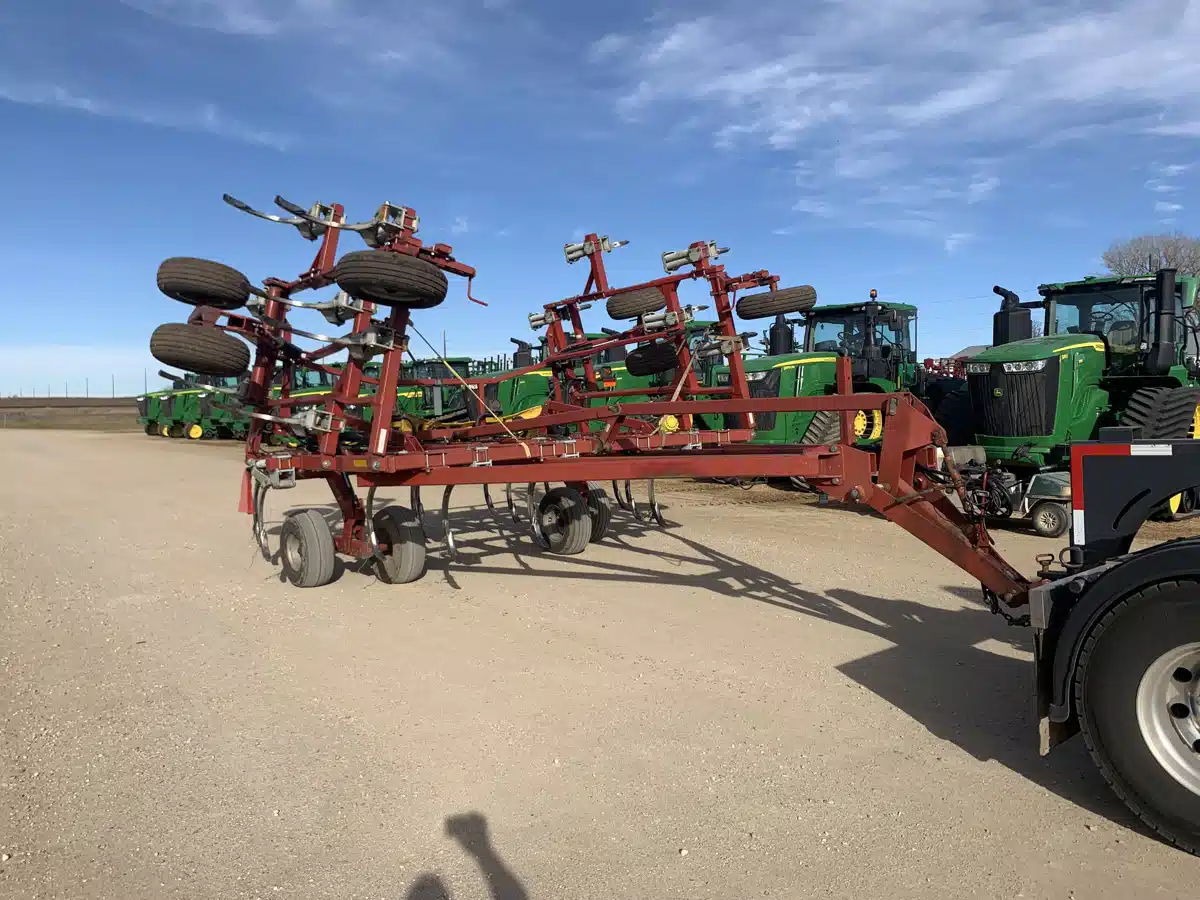 Gallery image 2 for Used Wil-Rich 5800 Chisel Plow