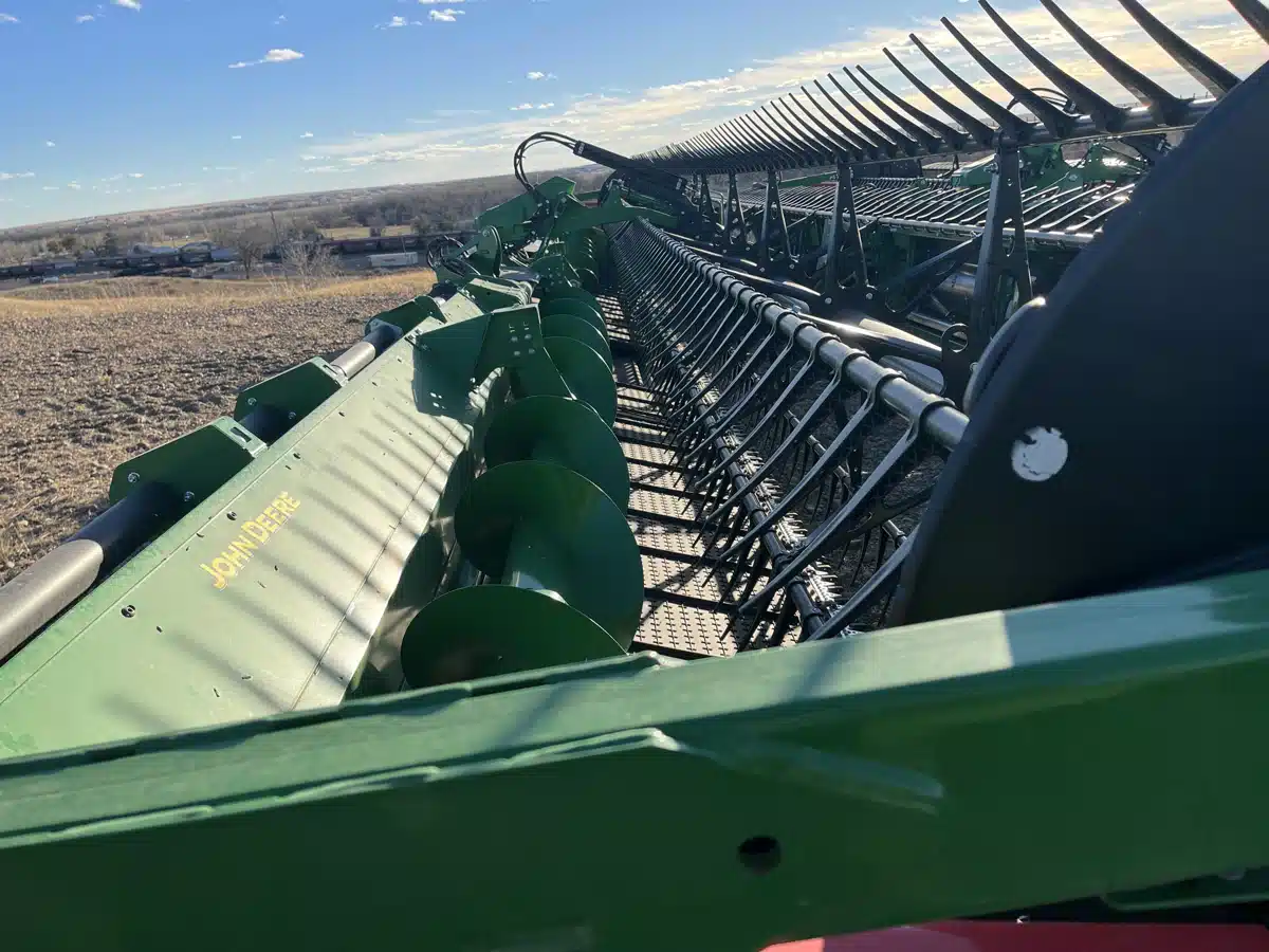 Gallery image 1 for Used 2024 John Deere HD45R Header - Draper