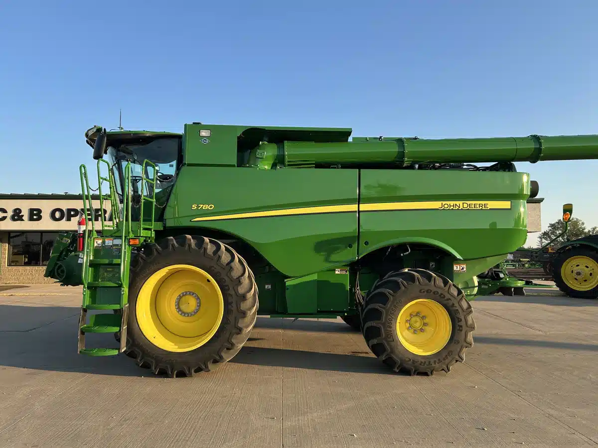 Gallery image 2 for Used 2021 John Deere S780 Combine
