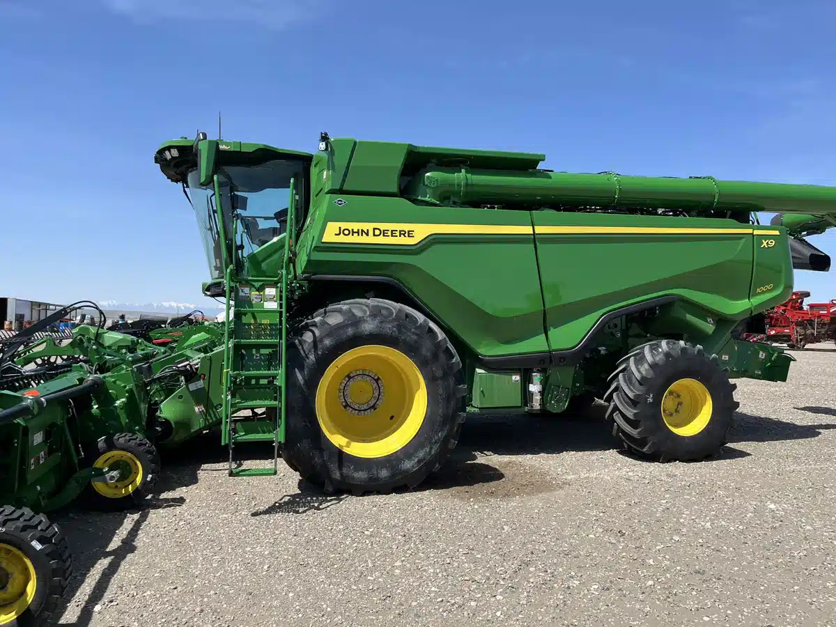 Gallery image 1 for Used 2024 John Deere X9 1000 Combine