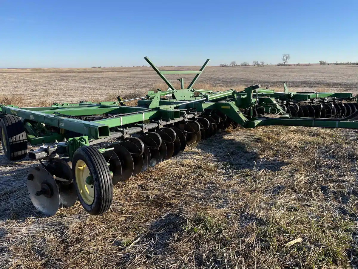 Gallery image 2 for Used 2010 John Deere 637 Disc
