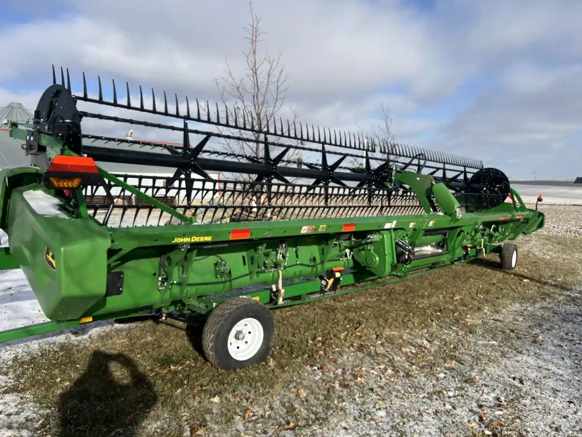 Gallery image 2 for Used 2024 John Deere RD40F Header - Flex