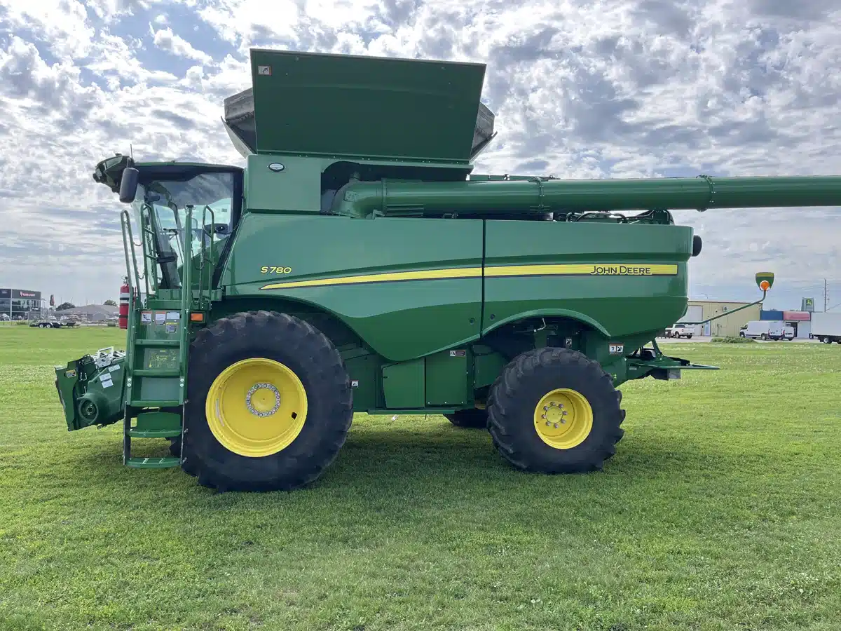Gallery image 2 for Used 2023 John Deere S780 Combine