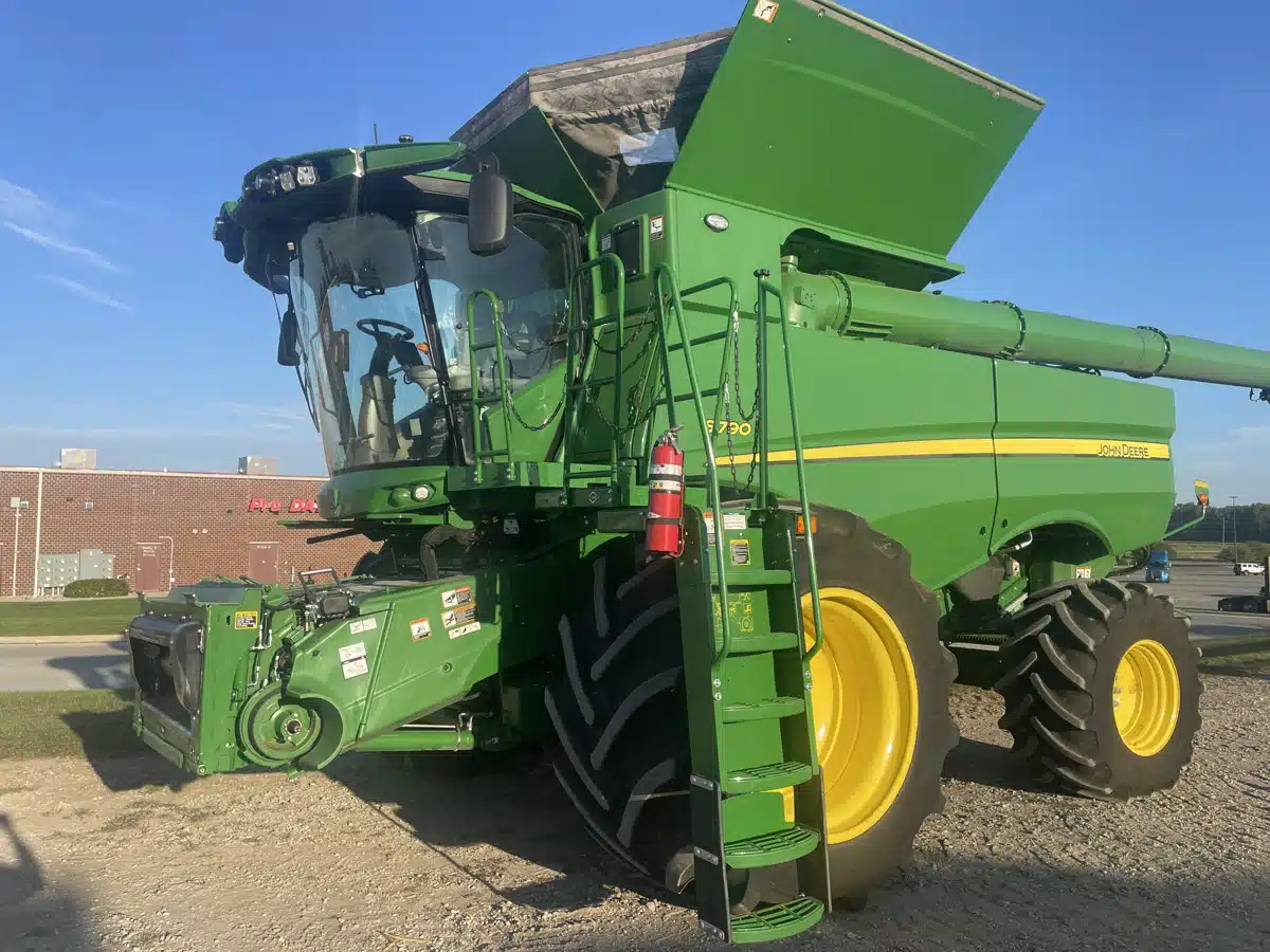 Gallery image 1 for Used 2024 John Deere S790 Combine