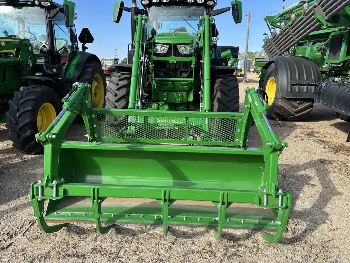 Gallery image 1 for Used 2024 John Deere 680R Front End Loader