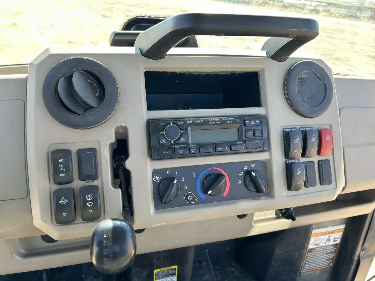 Gallery image 2 for Used 2022 John Deere XUV 835R Utility Vehicle