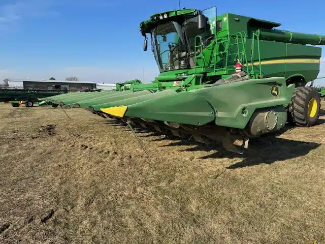 Gallery image 1 for Used 2023 John Deere C12F Header - Row Crop