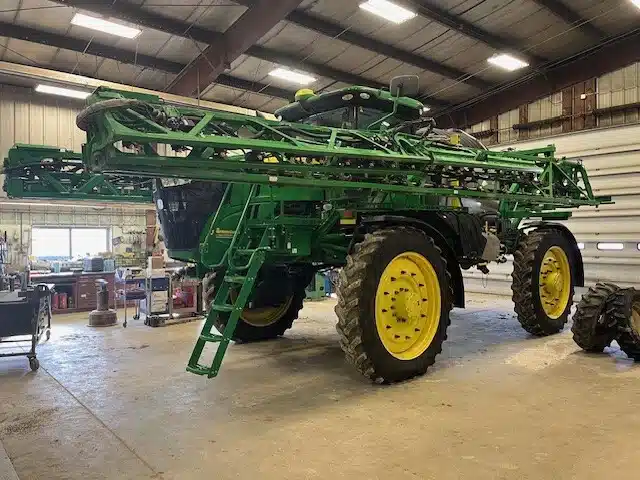 Gallery image 2 for Used 2019 John Deere R4045 Sprayer - Self Propelled