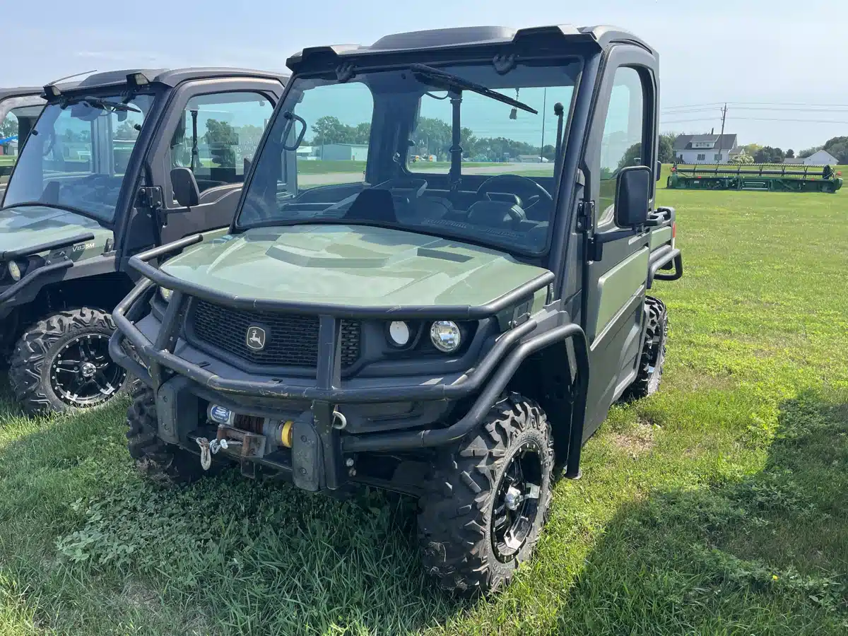 Gallery image 2 for Used 2022 John Deere XUV 835M Utility Vehicle