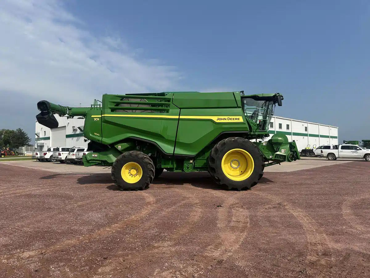 Gallery image 2 for Used 2024 John Deere X9 1100 Combine