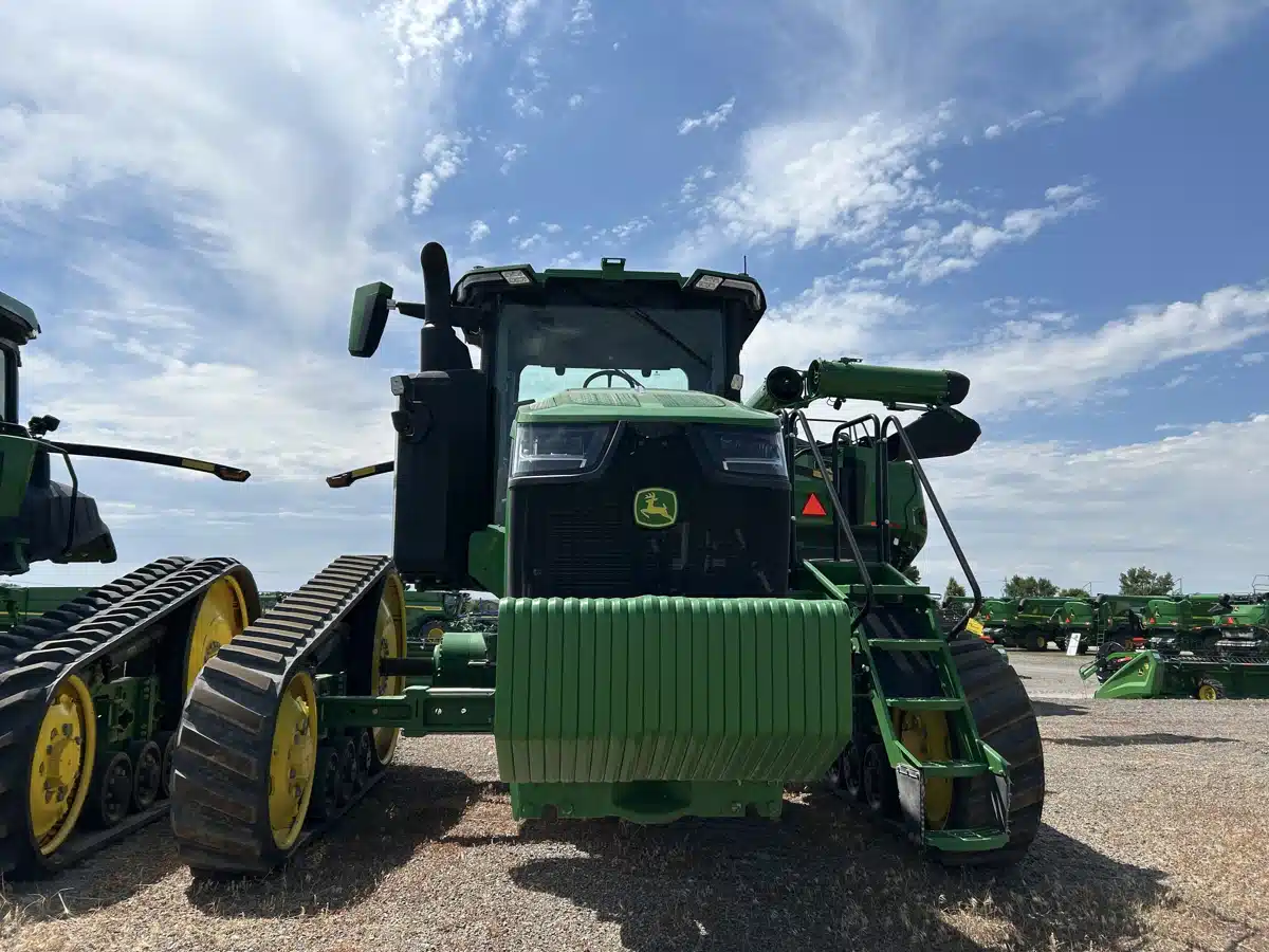 Gallery image 1 for Used 2022 John Deere 8RT 370 Tractor