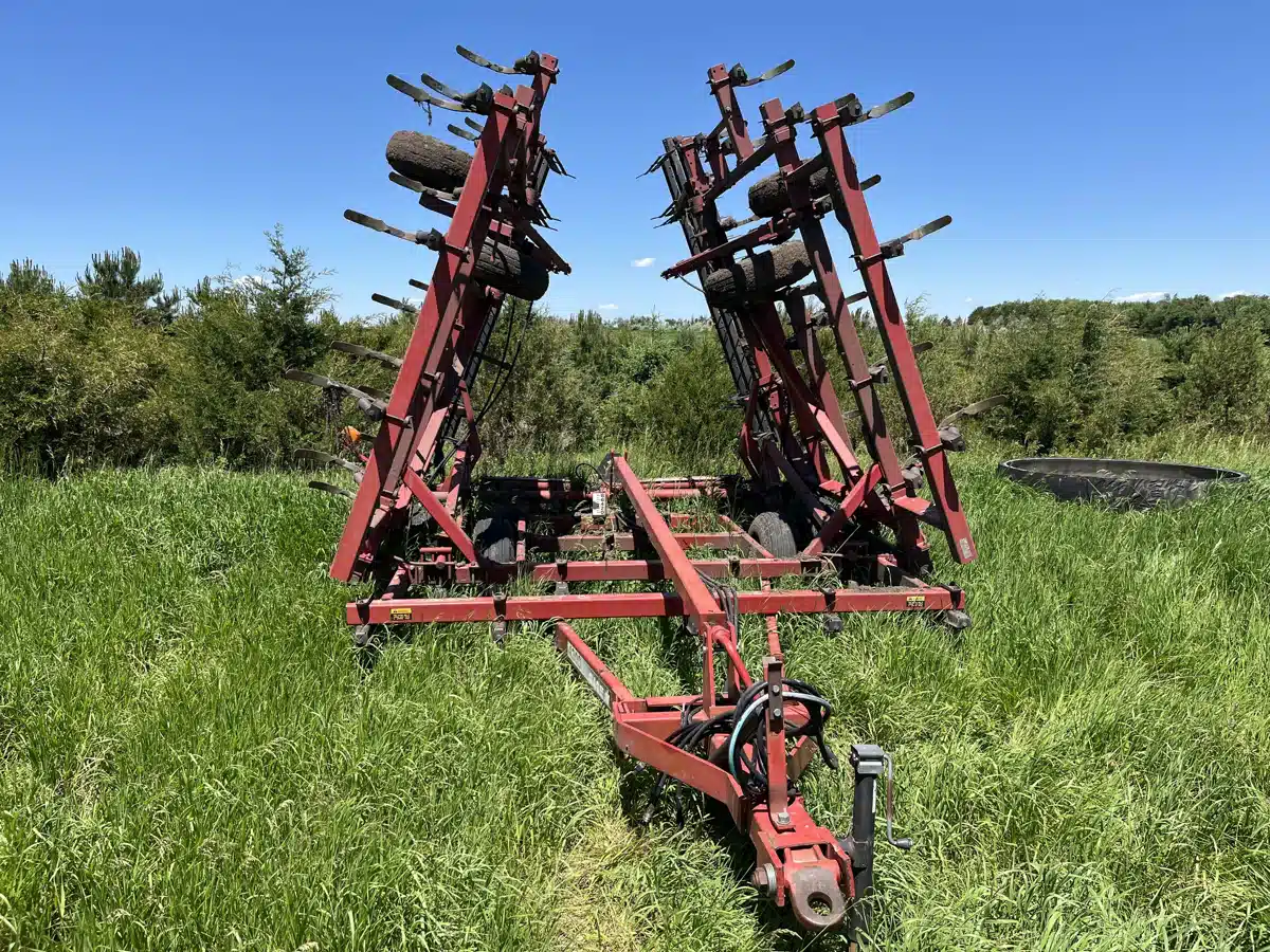Gallery image 2 for Used 1998 Case IH 4300 Cultivator