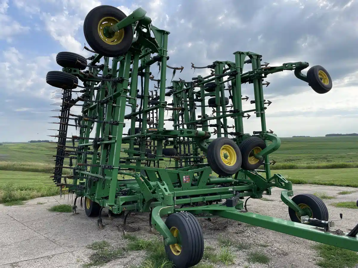 Gallery image 1 for Used 2016 John Deere 2210 Cultivator