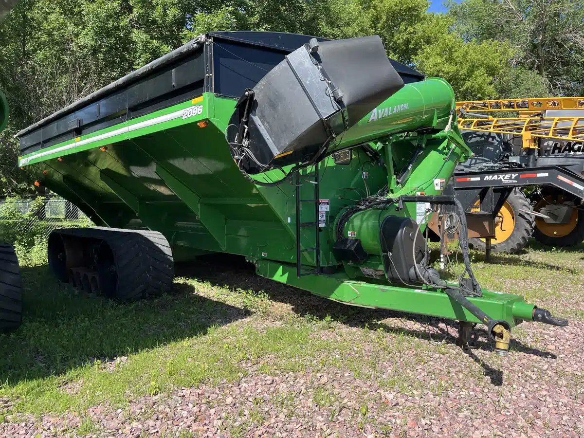 Gallery image 1 for Used 2014 Brent 2096 Grain Cart