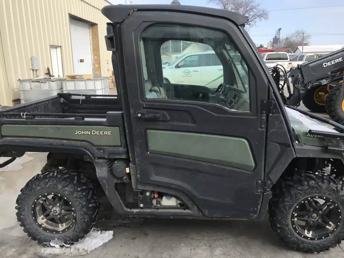 Gallery image 2 for Used 2022 John Deere XUV 835R Utility Vehicle