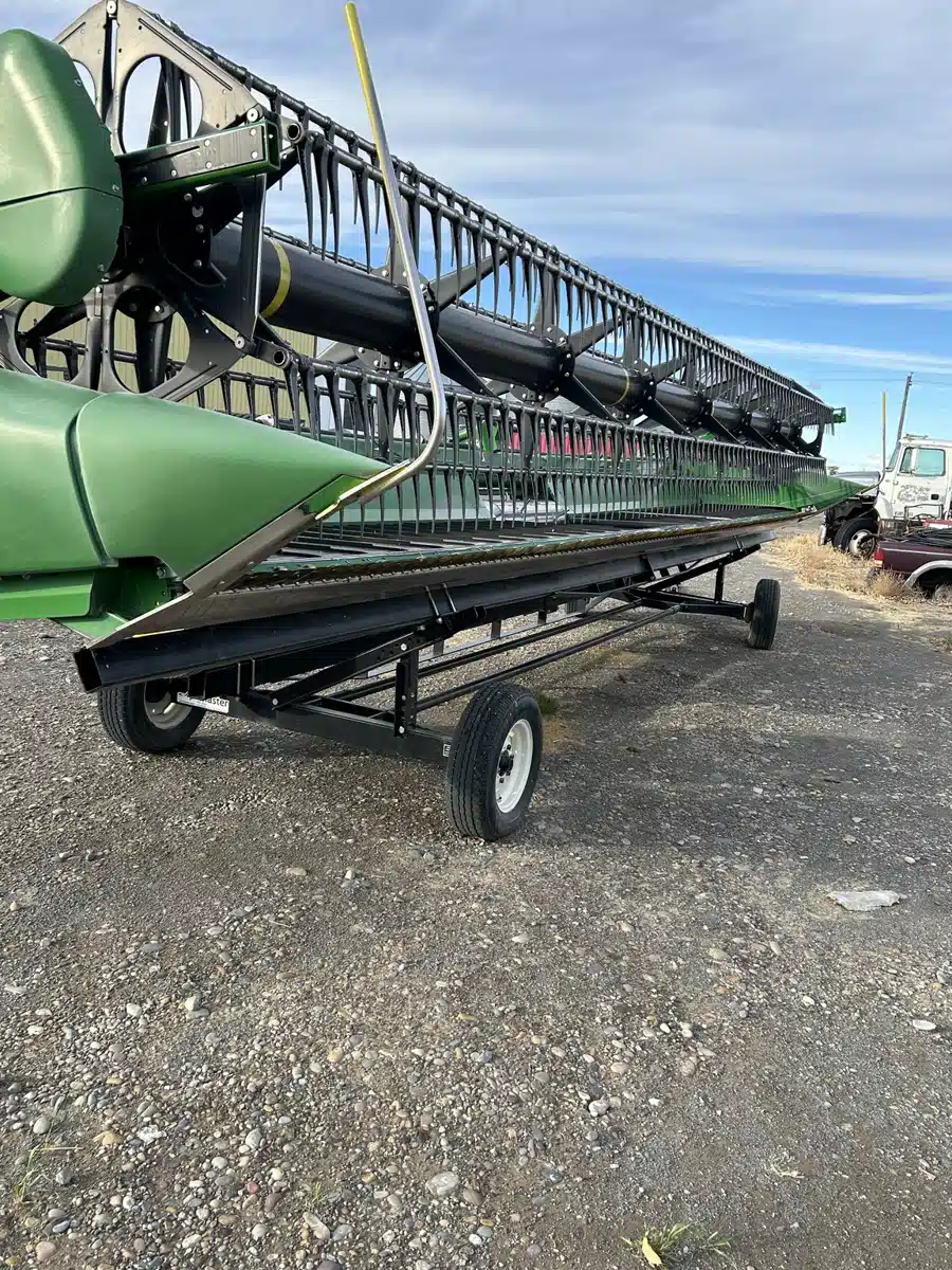 Gallery image 2 for Used 2022 John Deere 735FD Header - Draper
