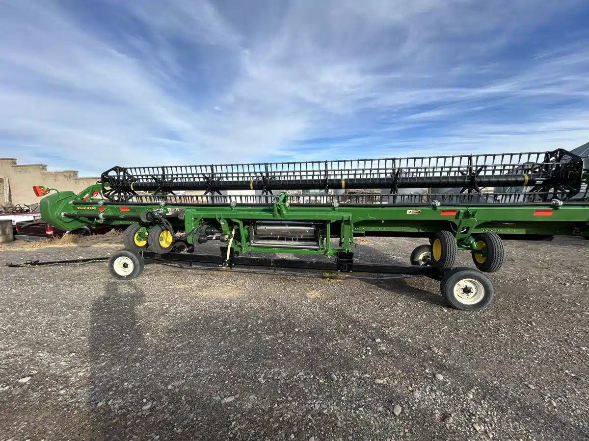 Gallery image 1 for Used 2022 John Deere 735FD Header - Draper