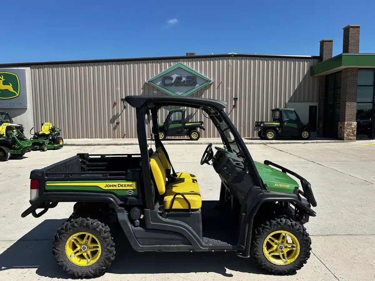 Gallery image 1 for 2022 John Deere XUV 835M Utility Vehicle