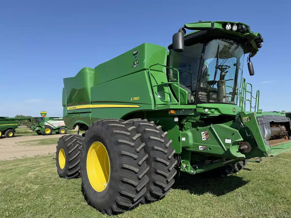 Gallery image 1 for 2022 John Deere S780 Combine