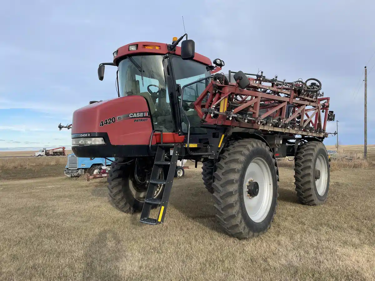 Gallery image 1 for Used 2011 Case IH PATRIOT 4420 Sprayer - Self Propelled