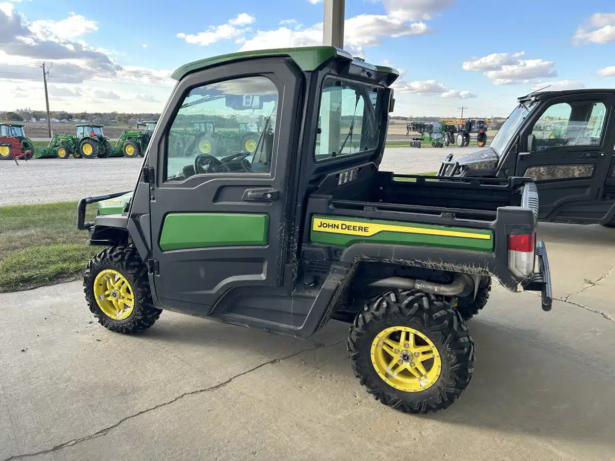 Gallery image 1 for Used 2022 John Deere XUV 835R Utility Vehicle