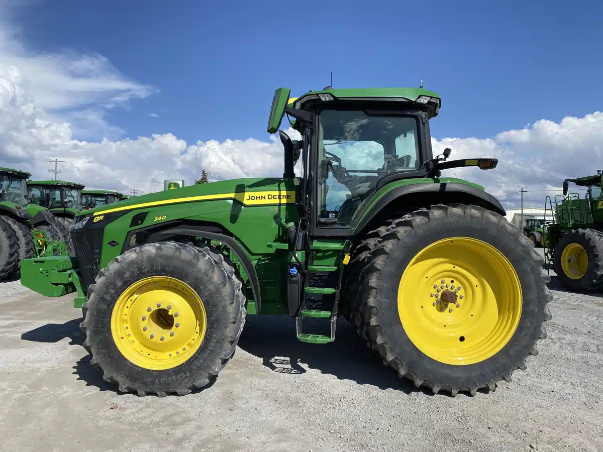Gallery image 2 for Used 2022 John Deere 8R 340 Tractor