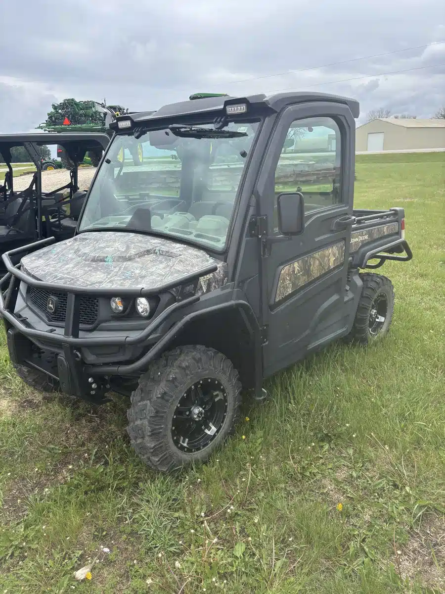 Gallery image 2 for Used 2021 John Deere XUV 835R Utility Vehicle