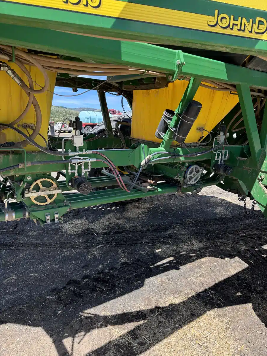 Gallery image 2 for Used 2005 John Deere 730 Air Drill