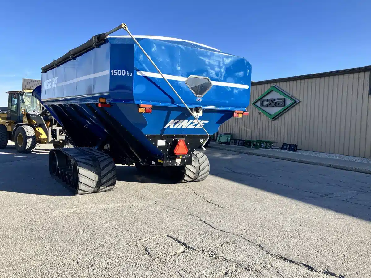Gallery image 2 for Used 2021 Kinze 1305 Grain Cart
