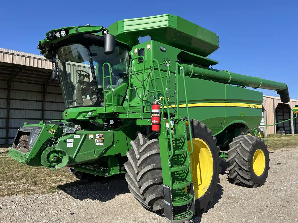 Gallery image 2 for Used 2022 John Deere S770 Combine