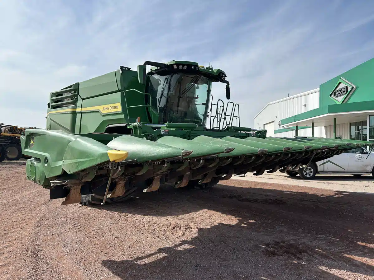 Gallery image 1 for Used 2022 John Deere C12F Header - Row Crop