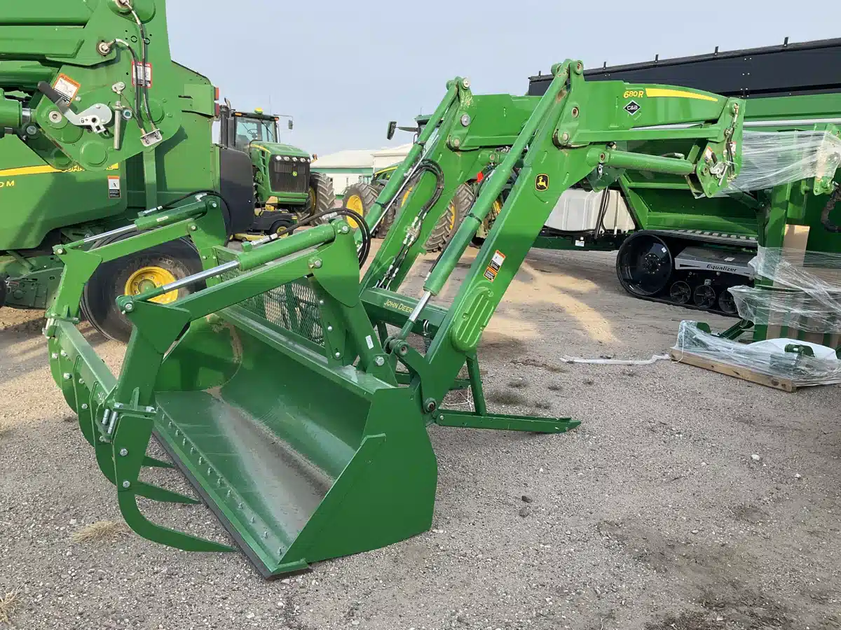 Gallery image 2 for Used 2024 John Deere 680R Front End Loader