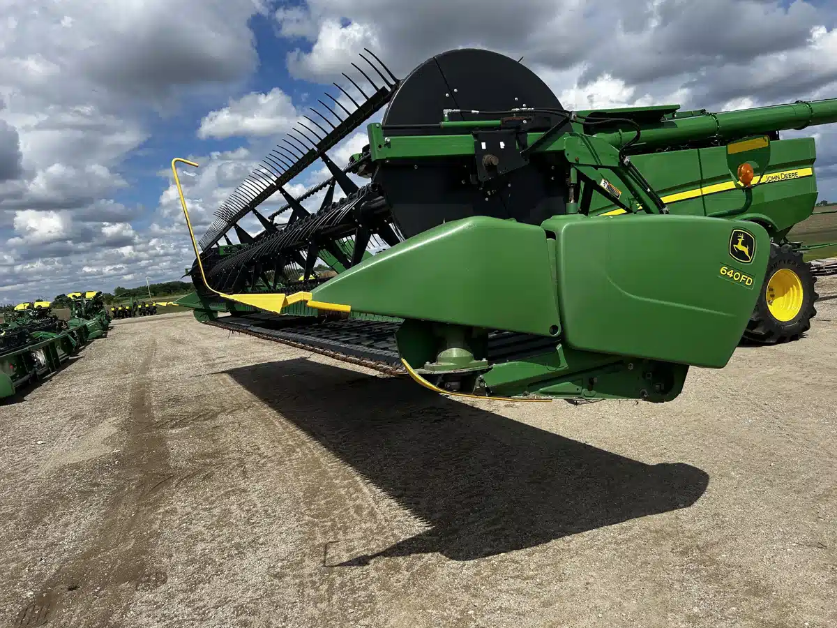 Gallery image 1 for Used 2016 John Deere 640FD Header - Draper